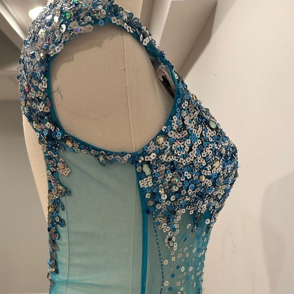 Prom•special occasion•pageant gown. NWT sz 6. Gorgeous blue with sequins. - Picture 2 of 5
